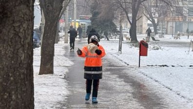 Лед в Русе: Безплатен градски транспорт, извиняват отсъствията на учениците