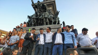 Серия от протести пред НС в защита на кабинета и засилено полицейско присъствие 