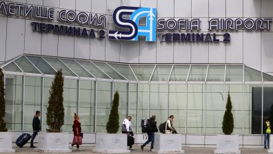 Трима души под карантина опитали да напуснат страната, задържани са