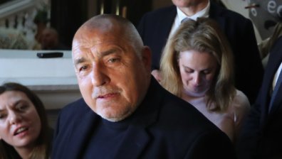 Бойко Борисов гласува: Пазете се от Гунди в последните секунди