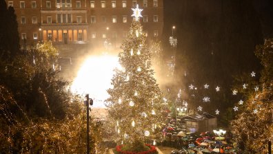 В Гърция за Коледа? Празничната екскурзия виси на косъм