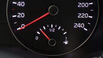 Защо стрелката на горивото пада бавно, а после рязко - обяснението