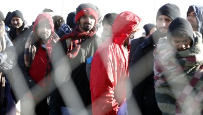 Мигранти нахлуха на испанска територия в Северна Африка