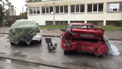 Млад шофьор потроши 5 автомобила в Пловдив, арестуваха го
