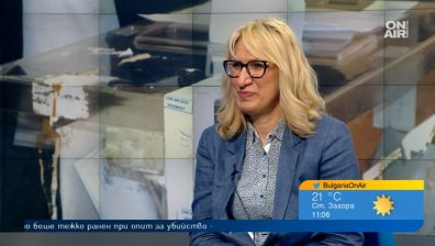 България прави избори 2 в 1: Забити в ъгъла машини, празни бюлетини, сгрешени протоколи