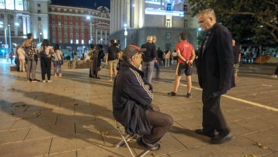 Въпреки че Отровното трио се оттегли, протестът продължава