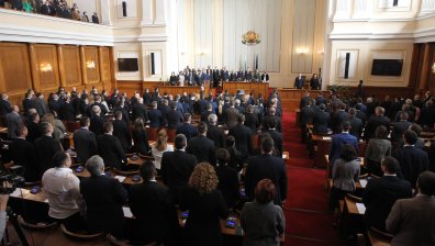 Очакванията от предстоящия мандат на Радев: Кой какви послания разчете в словото му?