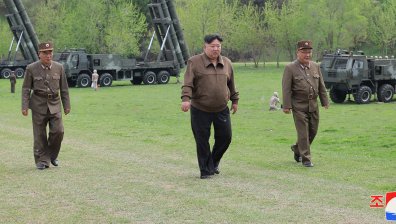 Ким Чен Ун ръководи учение за симулация на ядрен ответен удар