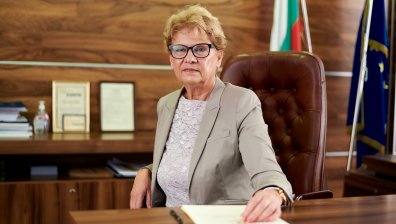 Министър Комитова кани на среща собствениците на протестиращите фирми