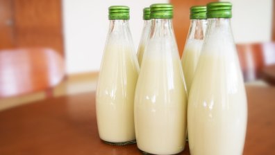 Питане: Кой следи за качеството на фермерското мляко в магазините?