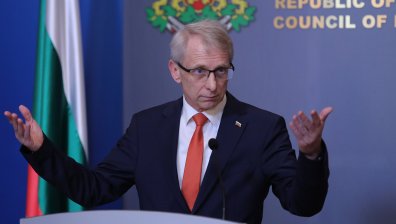 Денков и Тагарев в НС: Няма да пращаме войници на фронта в Украйна