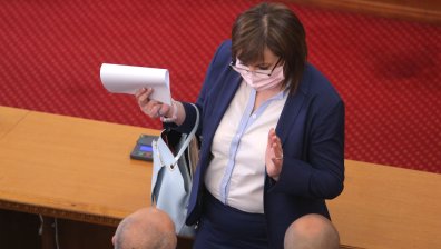 Нинова към Борисов: Всявате страх, нямате план за излизане от кризата