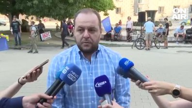 Протестиращите от #ГАЗwithme освиркаха президента Румен Радев