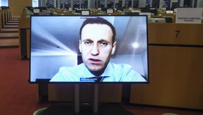 Половин час реанимирали Навални, майка му: На 12 февруари беше здрав и щастлив