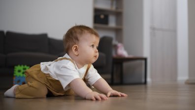 Пълзенето при бебето: Кога, как и какво да очакваме?