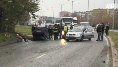 Верижна катастрофа с четири автомобила и патрулка на пътя Русе - Разград