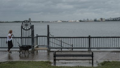 Ураганът "Лаура" връхлита САЩ със страшна сила