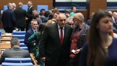 Изслушват кандидатите на партиите за конституционни съдии