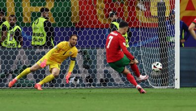 Португалия е на 1/4-финал след драма с дузпи срещу Словения