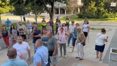 Плевенчани се нахвърлиха на кмета заради безводието в областта (ВИДЕО)