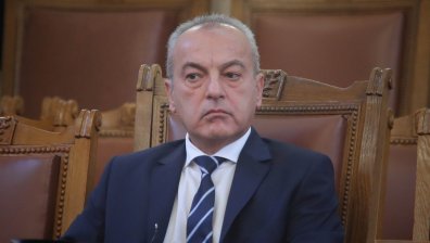 Донев: Целта на бомбените заплахи е да всеят страх, избирателите не трябва да се притесняват