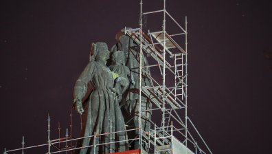 Огради, КПП-та и селфита с Паметника на Съветската армия, прокуратурата пое случая