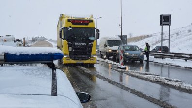 Проверките на КПП-тата доведоха до тапи и опашки в областните градове