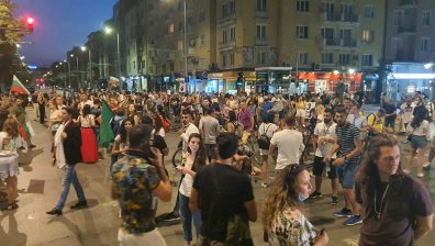 Протестът в София премина в шествие със 7 лъча, блокирани са ключови локации