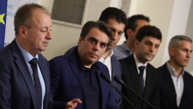Отцепниците от ИТН поставиха условия на Асен Василев, за да подкрепят кабинета му