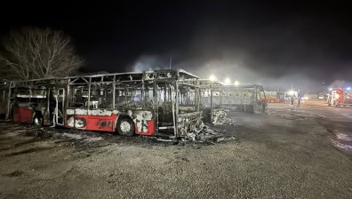 Пожар на паркинг в Петърч изпепели автобуси, бусове и леки коли