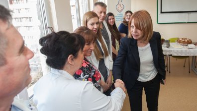 Фандъкова уважи празника на акушерите и гинеколозите