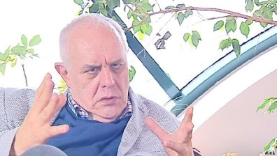 Разнообразен служебен кабинет с ясни символи в него