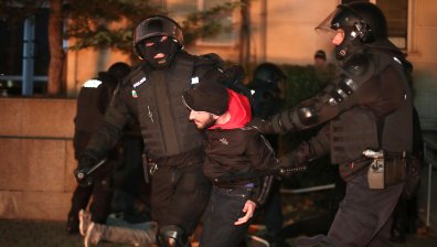 Пеевски защити полицаите: Тенденциозно показваха само кадрите, където има бити протестиращи