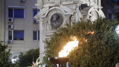 България се прекланя пред паметта на Васил Левски (СНИМКИ)