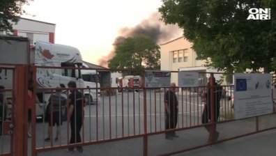 Потушен е пожарът в мебелната фабрика в Русе