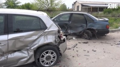 Пияна и дрогирана шофьорка удари 10 паркирани автомобила в Пловдив