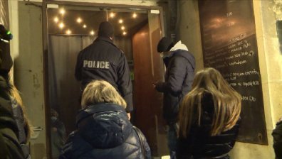 На лов за нарушители: Празнуващи се барикадираха в заведение в "Люлин"