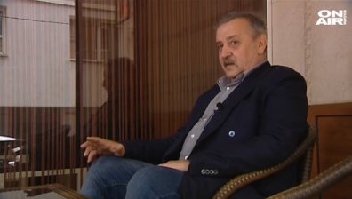 Засилва се натискът за връщане на работа на проф. Кантарджиев, той е разколебан