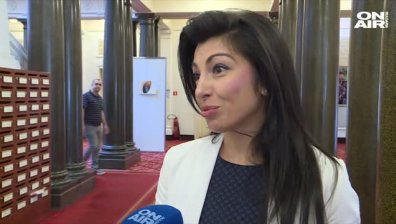 Дрескод в парламента - идва краят на белите чорапи и искрящите цветове
