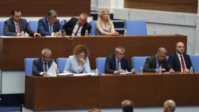 Депутатите обсъждат вота на недоверие срещу правителството