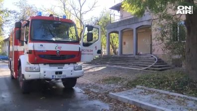 Трима обгазени и евакуация заради пожар в Димитровград