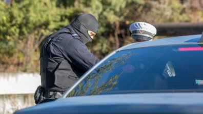 Избори 2024: Полиция окупира ромския квартал в Сливен