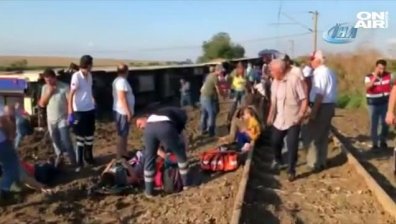 Влак дерайлира в Турция - над 20 души загинаха