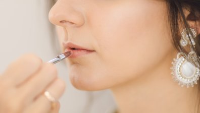 Как да се справим с напуканите устни през есента и зимата?