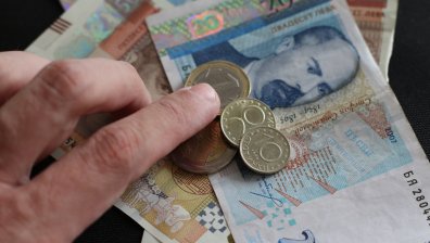 Правителството определи 504 лв. да е линията на бедност за 2023 г. 