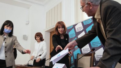 ЦИК: Протоколите са обработени на 100%, броим повторно - разликата е 14 925 гласа