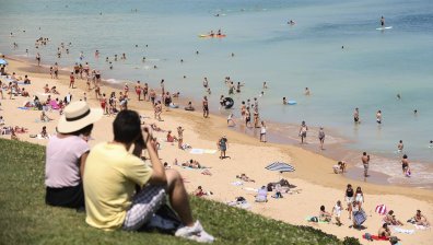 Опасно горещо време в Гърция, термометрите отчитат 44 градуса