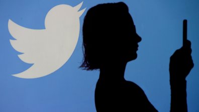 Само потребителите на "Twitter Blue" ще участват в анкетите на Мъск
