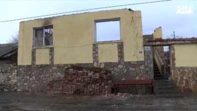Дни преди Коледа: Семейство остана без дом след пожар