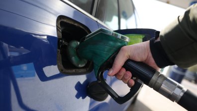 Петролът поевтиня след решението на САЩ за руския нефт